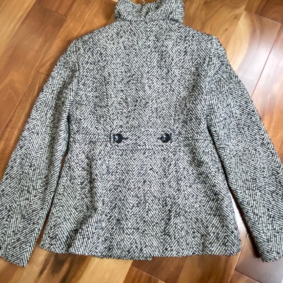 Old Navy Black and White jacket with gold thread - Picture 5 of 6